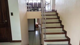 Se vende espaciosa casa de 3 plantas en Guácima Alajuela 23-357 Se vende espaciosa casa de 3 plantas en Guácima Alajuela 23-357