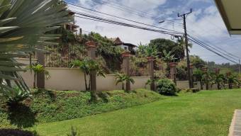 Se vende espaciosa casa de 3 plantas en Guácima Alajuela 23-357 Se vende espaciosa casa de 3 plantas en Guácima Alajuela 23-357