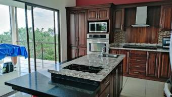 Se vende espaciosa casa de 3 plantas en Guácima Alajuela 23-357 Se vende espaciosa casa de 3 plantas en Guácima Alajuela 23-357