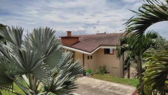 Se vende espaciosa casa de 3 plantas en Guácima Alajuela 23-357 Se vende espaciosa casa de 3 plantas en Guácima Alajuela 23-357