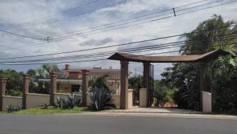 Se vende espaciosa casa de 3 plantas en Guácima Alajuela 23-357 Se vende espaciosa casa de 3 plantas en Guácima Alajuela 23-357