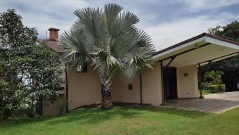 Se vende espaciosa casa de 3 plantas en Guácima Alajuela 23-357 Se vende espaciosa casa de 3 plantas en Guácima Alajuela 23-357