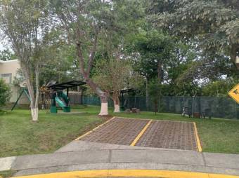 Se vende espaciosa casa con patio en condominio de Sabanilla San José 24-1615 Se vende espaciosa casa con patio en condominio de Sabanilla San José 24-1615