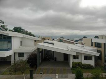 Se vende espaciosa casa con patio en condominio de Sabanilla San José 24-1615 Se vende espaciosa casa con patio en condominio de Sabanilla San José 24-1615