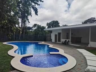 Se vende espaciosa casa con patio en condominio de Sabanilla San José 24-1615 Se vende espaciosa casa con patio en condominio de Sabanilla San José 24-1615