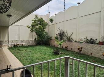 Se vende espaciosa casa con patio en condominio de Sabanilla San José 24-1615 Se vende espaciosa casa con patio en condominio de Sabanilla San José 24-1615