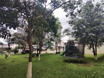 Se vende espaciosa casa con patio en condominio de Sabanilla San José 24-1615 Se vende espaciosa casa con patio en condominio de Sabanilla San José 24-1615