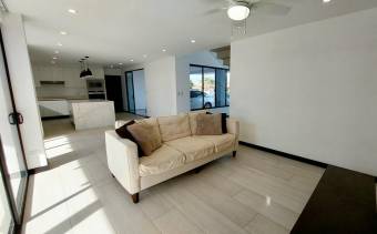 Se vende moderna y espaciosa casa con patio en Grecia 25-1315 Se vende moderna y espaciosa casa con patio en Grecia 25-1315