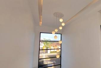 Se vende moderna y espaciosa casa con patio en Grecia 25-1315 Se vende moderna y espaciosa casa con patio en Grecia 25-1315