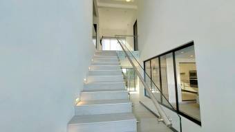 Se vende moderna y espaciosa casa con patio en Grecia 25-1315 Se vende moderna y espaciosa casa con patio en Grecia 25-1315