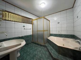 Se vende casa con patio y terraza en San Rafael Escazú 25-466 Se vende casa con patio y terraza en San Rafael Escazú 25-466