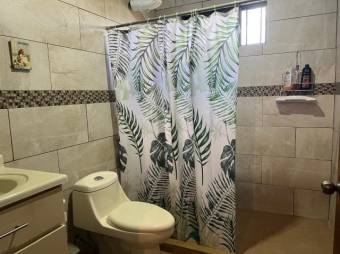 Se vende casa con lote de 3,700m2 en Puente Piedra Alajuela 25-963