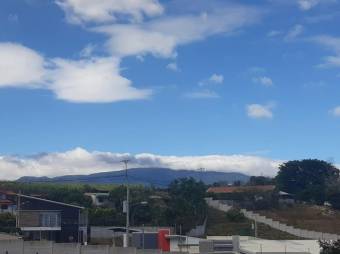 Se vende casa con lote de 3,700m2 en Puente Piedra Alajuela 25-963