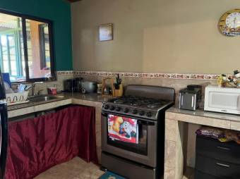 Se vende casa con lote de 3,700m2 en Puente Piedra Alajuela 25-963