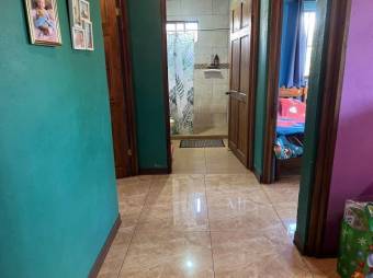 Se vende casa con lote de 3,700m2 en Puente Piedra Alajuela 25-963