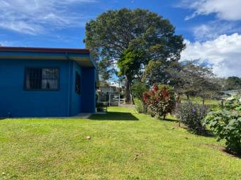 Se vende casa con lote de 3,700m2 en Puente Piedra Alajuela 25-963