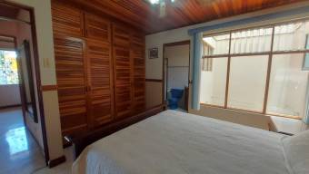 Se vende casa con amplio patio en Sabanilla Montes de Oca 26-115