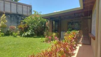 Se vende casa con amplio patio en Sabanilla Montes de Oca 26-115