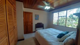 Se vende casa con amplio patio en Sabanilla Montes de Oca 26-115