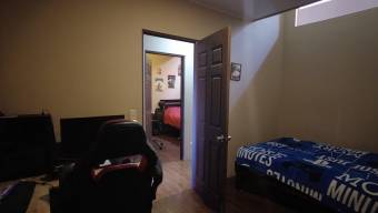 Se vende propiedad con uso mixto en Guadalupe San José 23-1459