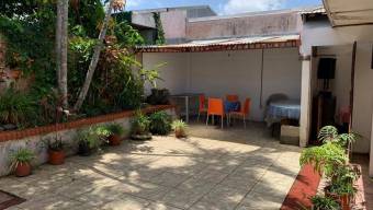 Se vende casa con local comercial en Mercedes de Montes de Oca 26-96 Se vende casa con local comercial en Mercedes de Montes de Oca 26-96