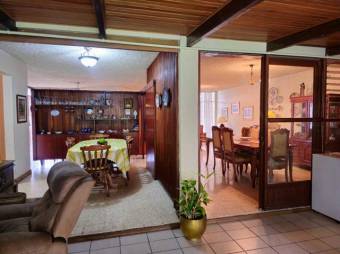 Se vende espaciosa casa con patio en San Pedro de San José 25-1359 Se vende espaciosa casa con patio en San Pedro de San José 25-1359