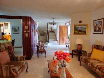 Se vende espaciosa casa con patio en San Pedro de San José 25-1359 Se vende espaciosa casa con patio en San Pedro de San José 25-1359