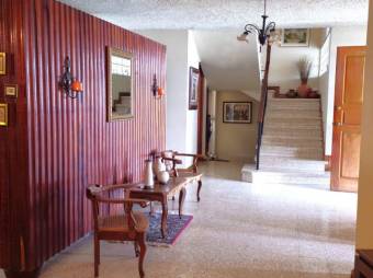 Se vende espaciosa casa con patio en San Pedro de San José 25-1359 Se vende espaciosa casa con patio en San Pedro de San José 25-1359