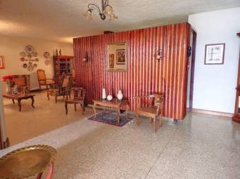 Se vende espaciosa casa con patio en San Pedro de San José 25-1359 Se vende espaciosa casa con patio en San Pedro de San José 25-1359