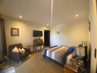 Se vende espaciosa casa con terraza en Ciudad Colón 25-368 Se vende espaciosa casa con terraza en Ciudad Colón 25-368