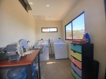 Se vende espaciosa casa con terraza en Ciudad Colón 25-368 Se vende espaciosa casa con terraza en Ciudad Colón 25-368