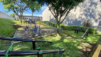 Se alquila apartamento en condominio de San Francisco Heredia 26-381