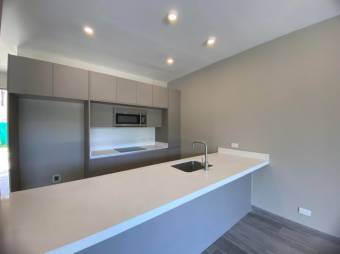 Se vende moderna casa con piscina en Jacó Puntarenas 26-377 Se vende moderna casa con piscina en Jacó Puntarenas 26-377