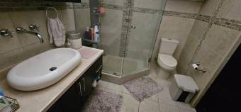 Se vende espaciosa casa con terraza en Santa Ana 26-174 Se vende espaciosa casa con terraza en Santa Ana 26-174