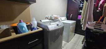 Se vende espaciosa casa con terraza en Santa Ana 26-174 Se vende espaciosa casa con terraza en Santa Ana 26-174