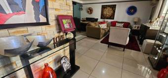 Se vende espaciosa casa con terraza en Santa Ana 26-174 Se vende espaciosa casa con terraza en Santa Ana 26-174