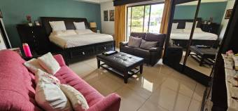 Se vende espaciosa casa con terraza en Santa Ana 26-174 Se vende espaciosa casa con terraza en Santa Ana 26-174