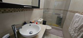 Se vende espaciosa casa con terraza en Santa Ana 26-174 Se vende espaciosa casa con terraza en Santa Ana 26-174