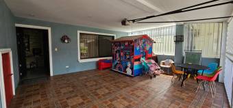 Se vende espaciosa casa con terraza en Santa Ana 26-174 Se vende espaciosa casa con terraza en Santa Ana 26-174