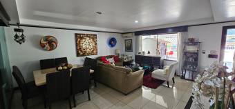 Se vende espaciosa casa con terraza en Santa Ana 26-174 Se vende espaciosa casa con terraza en Santa Ana 26-174