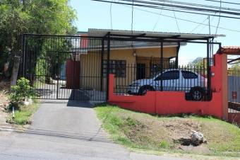 Se vende propiedad con 3 casas en San Isidro Heredia 23-1450