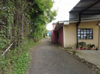 Se vende propiedad con 3 casas en San Isidro Heredia 23-1450 Se vende propiedad con 3 casas en San Isidro Heredia 23-1450