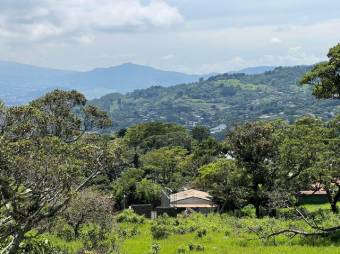 Se vende moderna casa con patio en Bebedero Escazú 25-142 Se vende moderna casa con patio en Bebedero Escazú 25-142