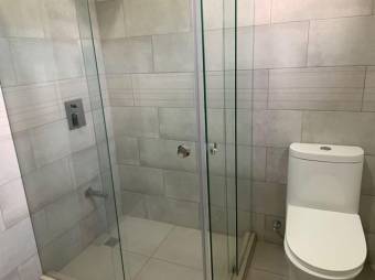 Se vende moderna casa con patio en Bebedero Escazú 25-142 Se vende moderna casa con patio en Bebedero Escazú 25-142