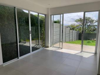 Se vende moderna casa con patio en Bebedero Escazú 25-142 Se vende moderna casa con patio en Bebedero Escazú 25-142