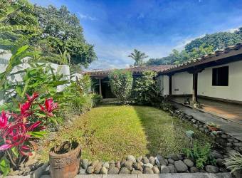 Casa Encantadora de Adobe en Escazu Centro