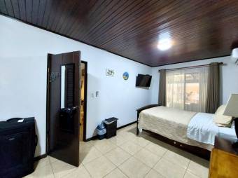 Se vende lujosa casa con uso de suelo mixto en Santo Tomas Heredia 25-1934 Se vende lujosa casa con uso de suelo mixto en Santo Tomas Heredia 25-1934