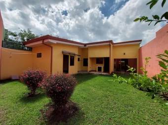 Se vende espaciosa casa con amplio lote en Escazú Centro 25-1807 Se vende espaciosa casa con amplio lote en Escazú Centro 25-1807