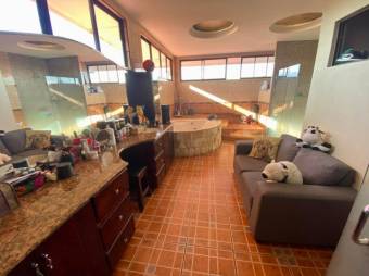 Se vende espaciosa casa de 2 plantas en Guadalupe San José 25-648 Se vende espaciosa casa de 2 plantas en Guadalupe San José 25-648