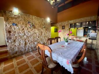 Se vende espaciosa casa de 2 plantas en Guadalupe San José 25-648 Se vende espaciosa casa de 2 plantas en Guadalupe San José 25-648